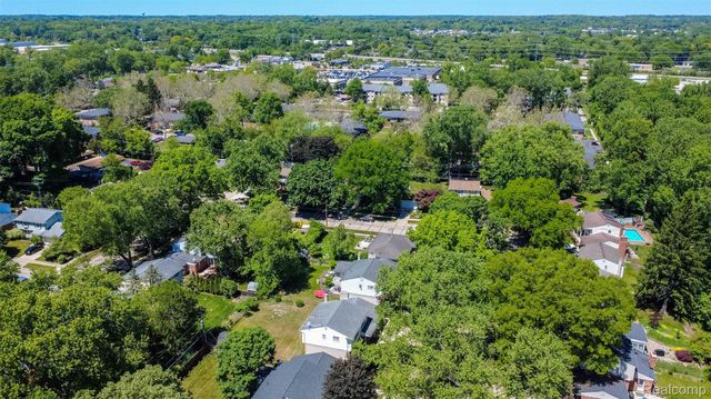 21581 Birchwood Street N, Farmington, MI 48336