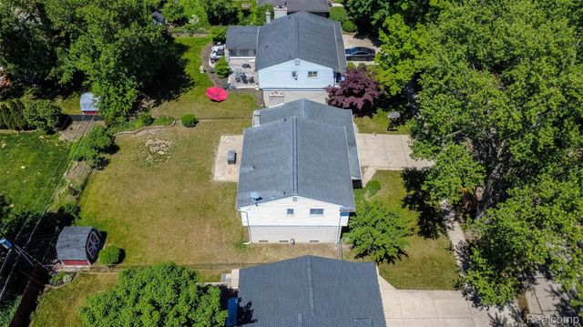 21581 Birchwood Street N, Farmington, MI 48336