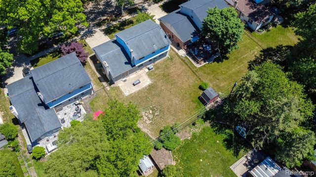 21581 Birchwood Street N, Farmington, MI 48336