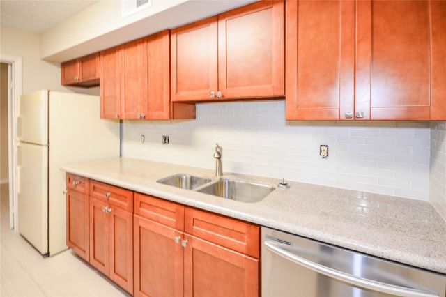 9262 Westwood Village Drive, Houston, TX 77036
