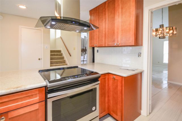 9262 Westwood Village Drive, Houston, TX 77036