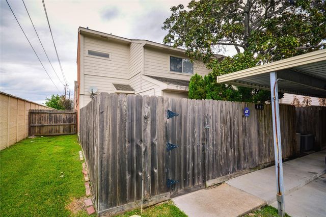 9262 Westwood Village Drive, Houston, TX 77036