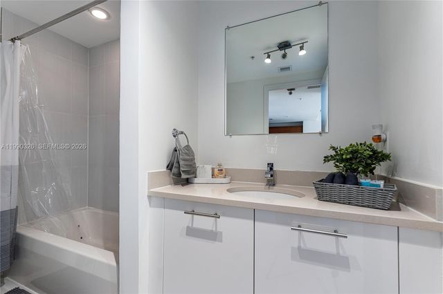 3250 NE 1st Ave 702, Miami, FL 33137