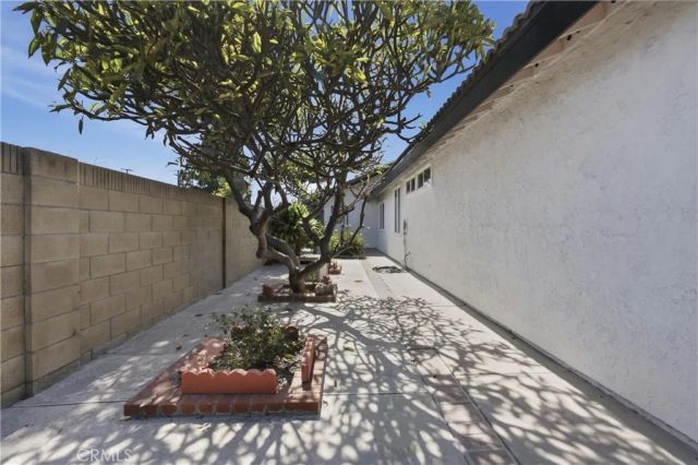 17982 Los Pesos Circle, Fountain Valley, CA 92708