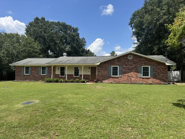 2102 Centenial, Dothan, AL 36303