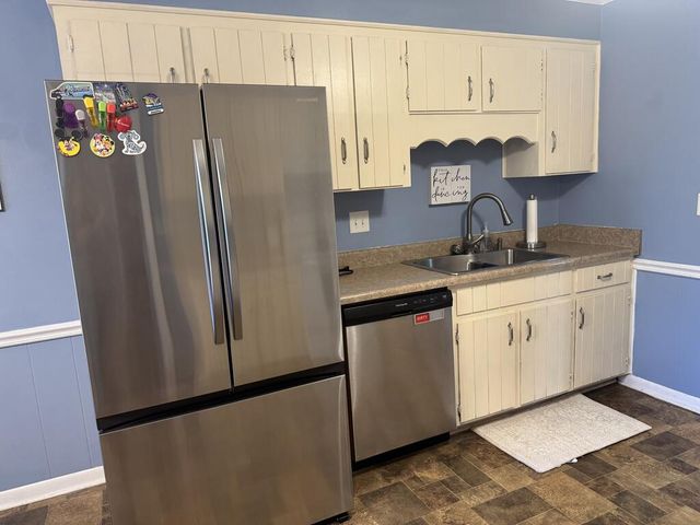 2102 Centenial, Dothan, AL 36303