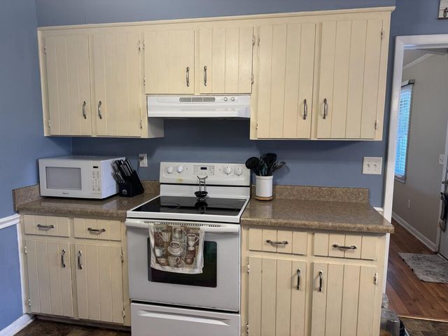 2102 Centenial, Dothan, AL 36303