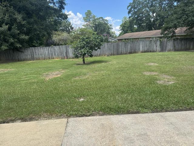 2102 Centenial, Dothan, AL 36303
