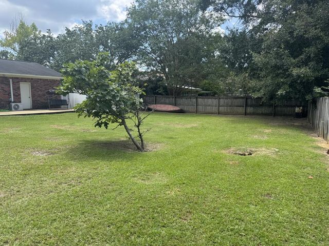 2102 Centenial, Dothan, AL 36303