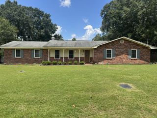 2102 Centenial, Dothan, AL 36303