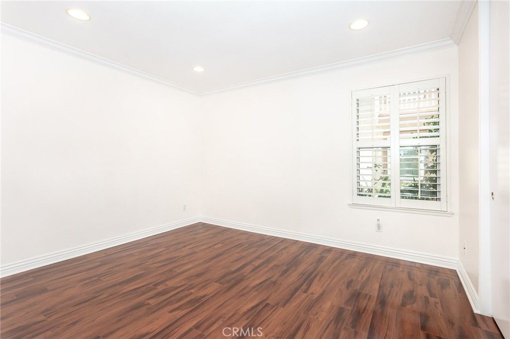 Image 14 of property listing at 7101 Farralone Avenue 141, Canoga Park, CA 91303
