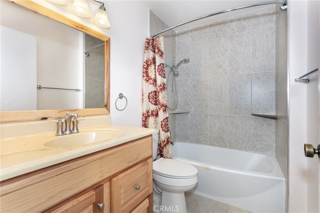 Image 19 of property listing at 7101 Farralone Avenue 141, Canoga Park, CA 91303