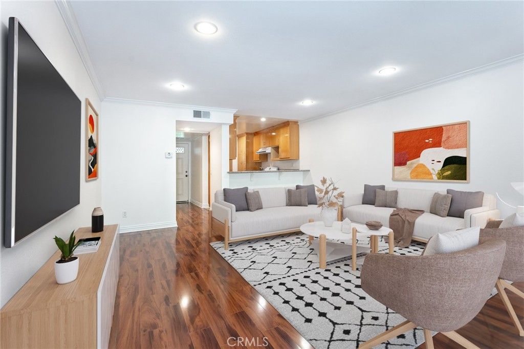 Image 4 of property listing at 7101 Farralone Avenue 141, Canoga Park, CA 91303