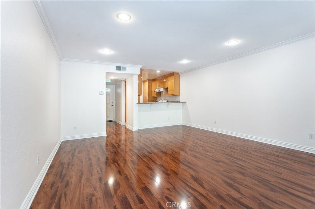 Image 6 of property listing at 7101 Farralone Avenue 141, Canoga Park, CA 91303