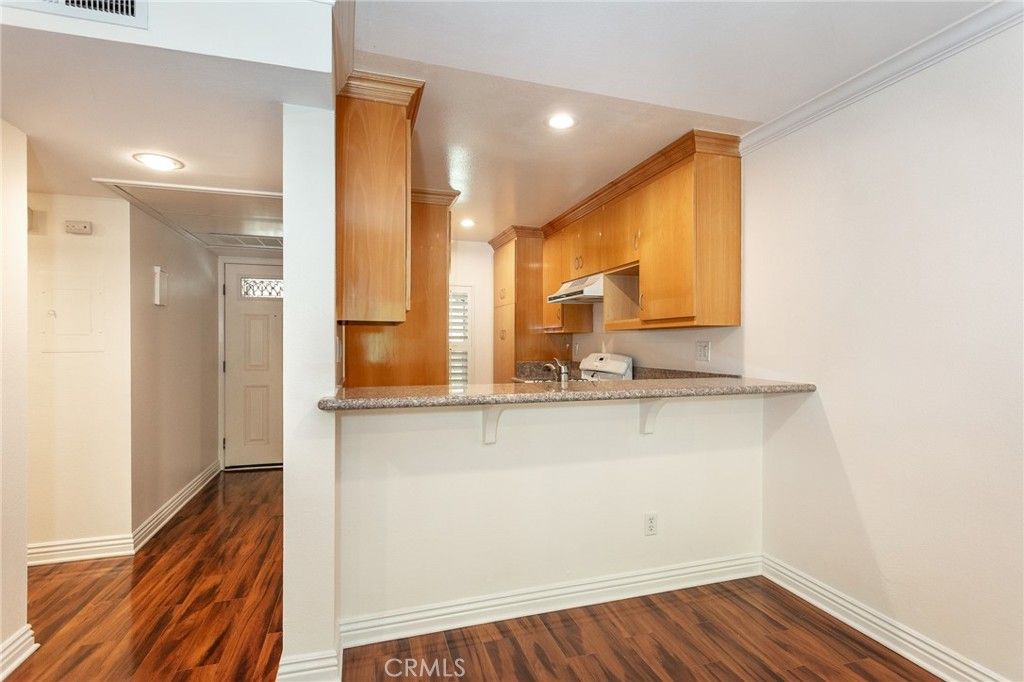 Image 8 of property listing at 7101 Farralone Avenue 141, Canoga Park, CA 91303