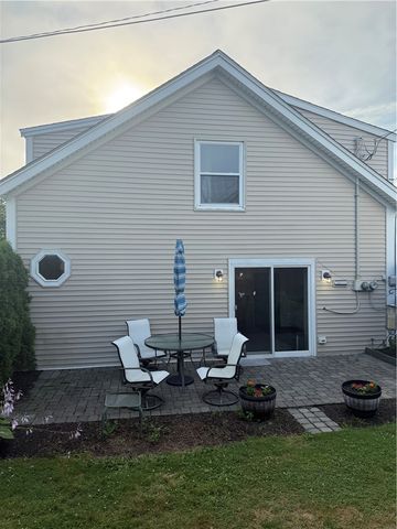 16 Dudley Avenue 7, Newport, RI 02840