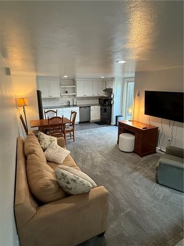 16 Dudley Avenue 7, Newport, RI 02840