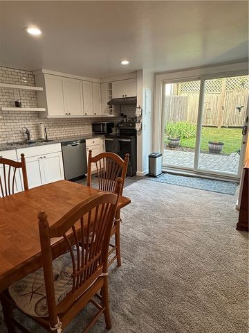 16 Dudley Avenue 7, Newport, RI 02840