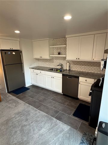 16 Dudley Avenue 7, Newport, RI 02840