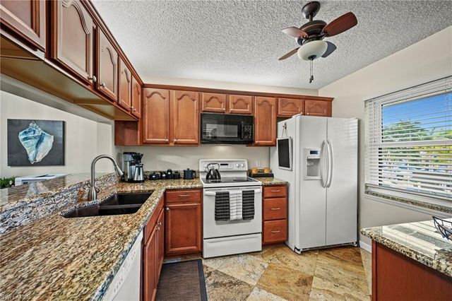 9290 Lake Park DR 201, Fort Myers, FL 33919
