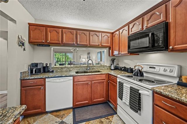 9290 Lake Park DR 201, Fort Myers, FL 33919