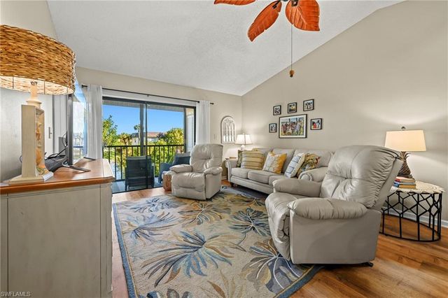 9290 Lake Park DR 201, Fort Myers, FL 33919