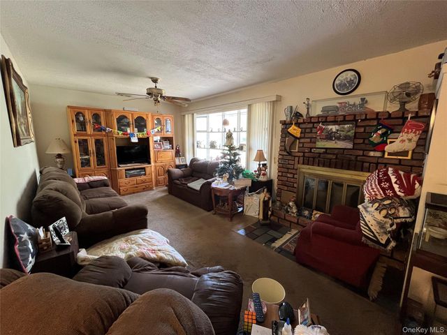 40 Lidge Drive, Farmingville, NY 11738