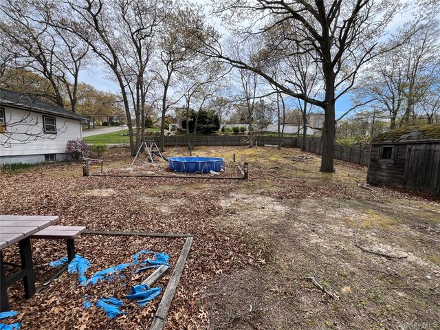 40 Lidge Drive, Farmingville, NY 11738