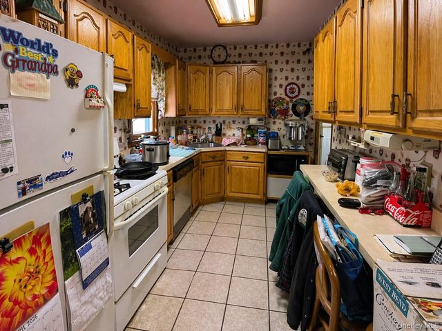 40 Lidge Drive, Farmingville, NY 11738