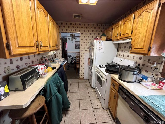 40 Lidge Drive, Farmingville, NY 11738