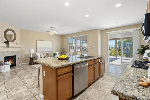 679 Glasgow Ct, San Marcos, CA 92069