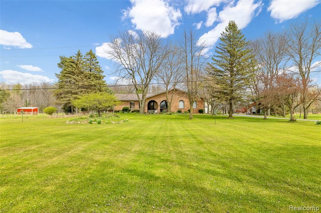 4425 Bethuy Road, Casco, MI 48064