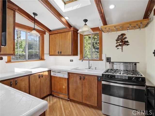 3950 De Longpre Avenue, Los Angeles, CA 90027