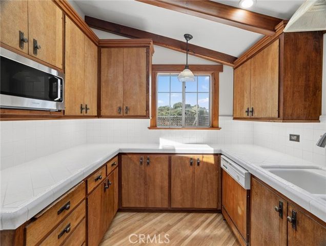 3950 De Longpre Avenue, Los Angeles, CA 90027