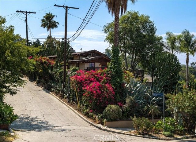 3950 De Longpre Avenue, Los Angeles, CA 90027