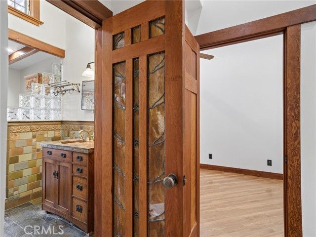 3950 De Longpre Avenue, Los Angeles, CA 90027