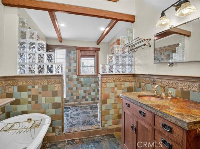 3950 De Longpre Avenue, Los Angeles, CA 90027