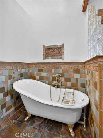 3950 De Longpre Avenue, Los Angeles, CA 90027