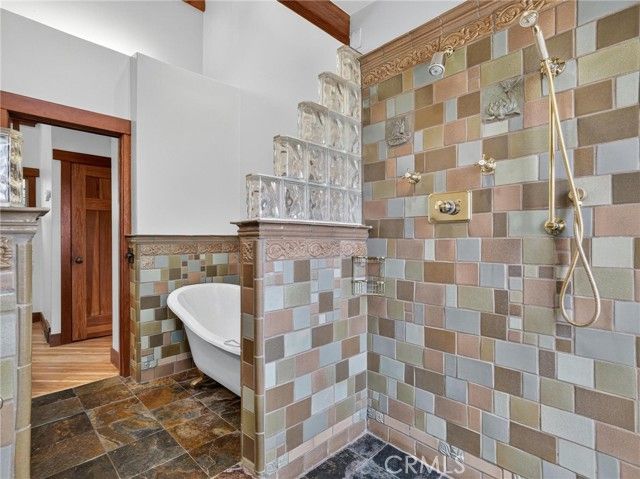 3950 De Longpre Avenue, Los Angeles, CA 90027