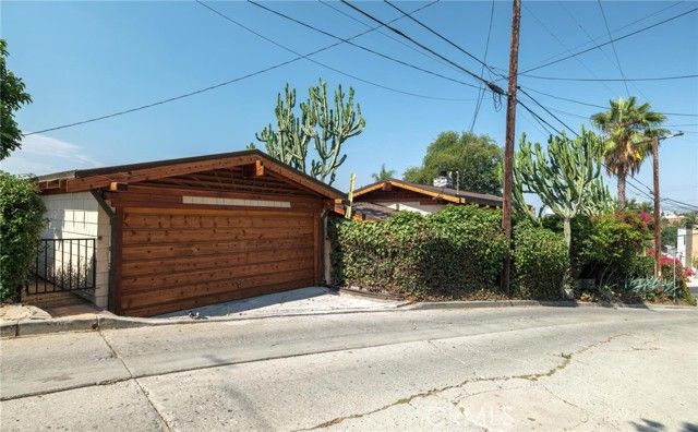 3950 De Longpre Avenue, Los Angeles, CA 90027