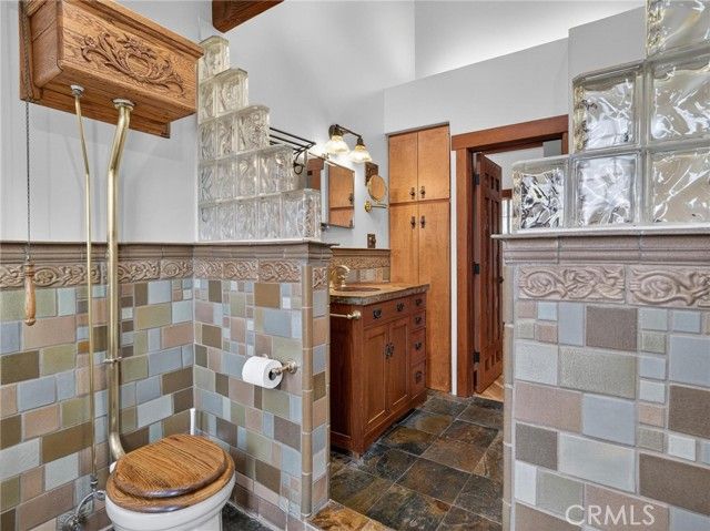 3950 De Longpre Avenue, Los Angeles, CA 90027