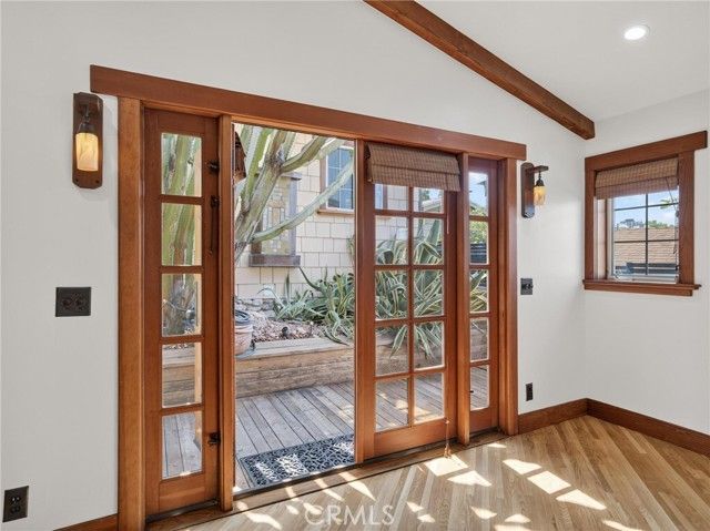 3950 De Longpre Avenue, Los Angeles, CA 90027