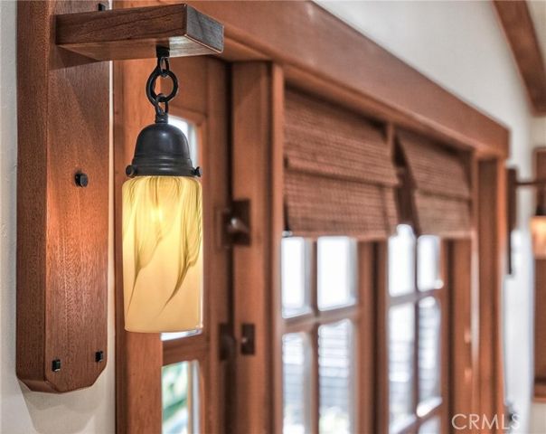 3950 De Longpre Avenue, Los Angeles, CA 90027