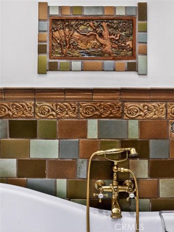 3950 De Longpre Avenue, Los Angeles, CA 90027