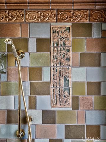 3950 De Longpre Avenue, Los Angeles, CA 90027