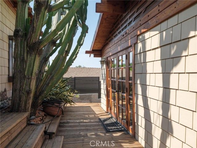 3950 De Longpre Avenue, Los Angeles, CA 90027