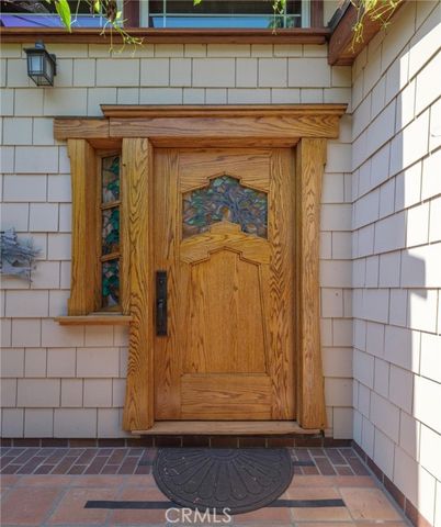 3950 De Longpre Avenue, Los Angeles, CA 90027