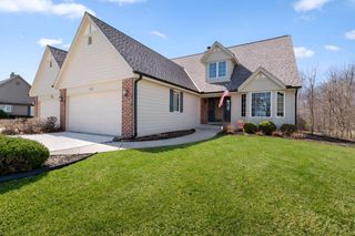 565 McPride LANE #B, Brookfield, WI 53045
