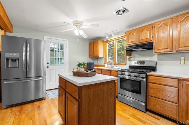 113 Thornton Circle North, Camillus, NY 13031