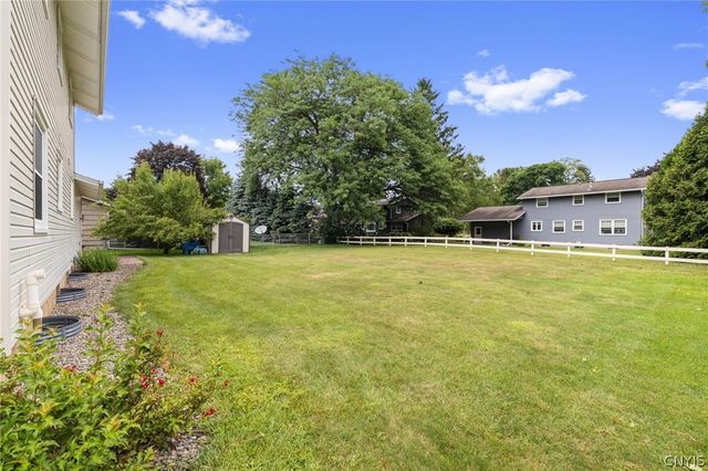 113 Thornton Circle North, Camillus, NY 13031